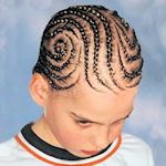 Junge mit Cornrows