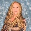 Frau mit welligen Open Braids