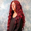 Frau mit welligen Open Braids