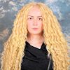 Frau mit lockigen Open Braids (French Deep)