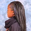 Frau mit lockigen Open Braids (French Deep)